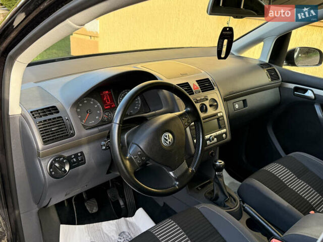 Чорний Фольксваген Туран, об'ємом двигуна 1.4 л та пробігом 148 тис. км за 5999 $, фото 35 на Automoto.ua