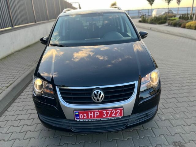 Черный Фольксваген Туран, объемом двигателя 1.6 л и пробегом 240 тыс. км за 8100 $, фото 2 на Automoto.ua