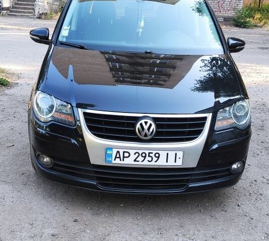 Черный Фольксваген Туран, объемом двигателя 1.9 л и пробегом 275 тыс. км за 8000 $, фото 1 на Automoto.ua