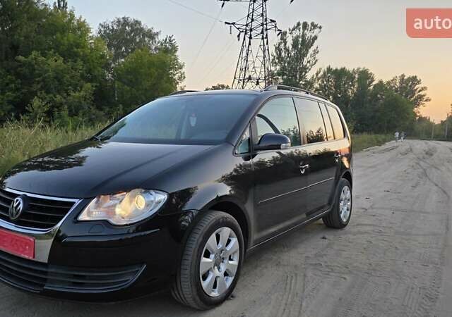 Черный Фольксваген Туран, объемом двигателя 1.4 л и пробегом 194 тыс. км за 7600 $, фото 4 на Automoto.ua
