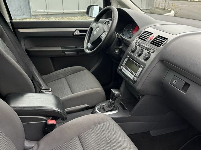 Чорний Фольксваген Туран, об'ємом двигуна 0 л та пробігом 321 тис. км за 3884 $, фото 6 на Automoto.ua