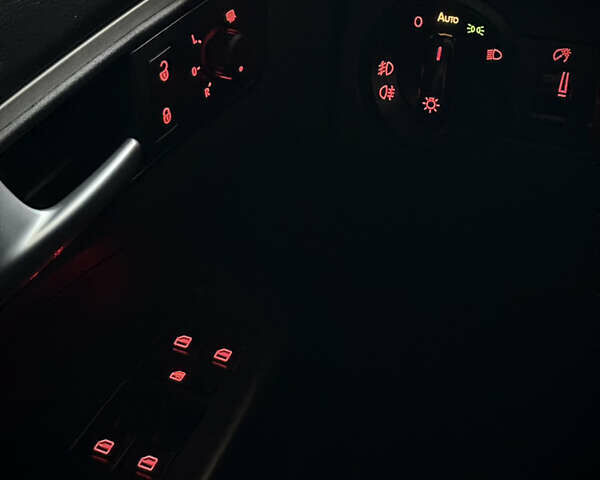 Чорний Фольксваген Туран, об'ємом двигуна 1.97 л та пробігом 279 тис. км за 8800 $, фото 9 на Automoto.ua