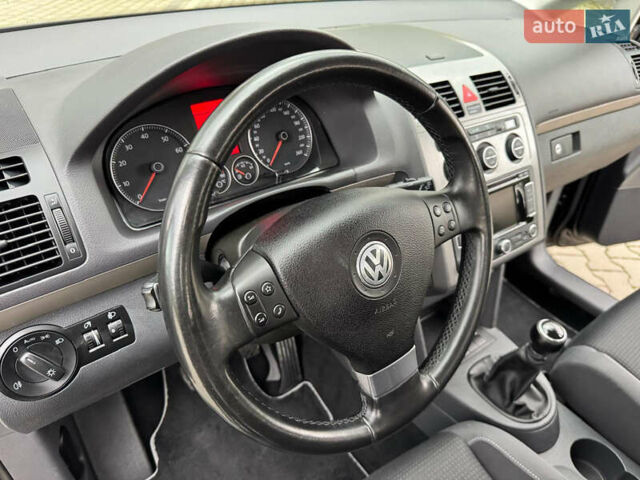 Черный Фольксваген Туран, объемом двигателя 1.4 л и пробегом 190 тыс. км за 7200 $, фото 24 на Automoto.ua