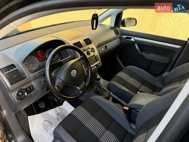 Чорний Фольксваген Туран, об'ємом двигуна 1.4 л та пробігом 148 тис. км за 5999 $, фото 33 на Automoto.ua