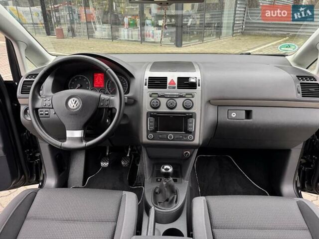 Чорний Фольксваген Туран, об'ємом двигуна 1.6 л та пробігом 147 тис. км за 8400 $, фото 28 на Automoto.ua