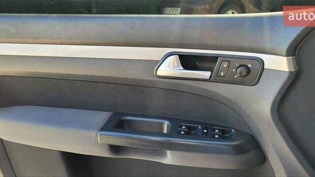 Черный Фольксваген Туран, объемом двигателя 1.97 л и пробегом 248 тыс. км за 8300 $, фото 13 на Automoto.ua