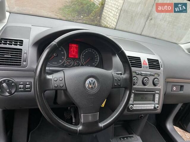 Черный Фольксваген Туран, объемом двигателя 1.4 л и пробегом 194 тыс. км за 6555 $, фото 42 на Automoto.ua