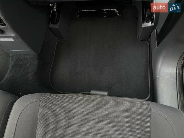 Черный Фольксваген Туран, объемом двигателя 1.4 л и пробегом 194 тыс. км за 6555 $, фото 142 на Automoto.ua