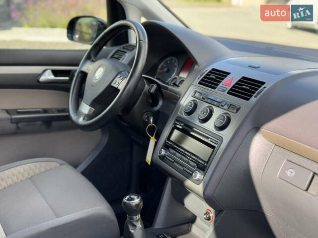 Чорний Фольксваген Туран, об'ємом двигуна 1.4 л та пробігом 220 тис. км за 8350 $, фото 32 на Automoto.ua