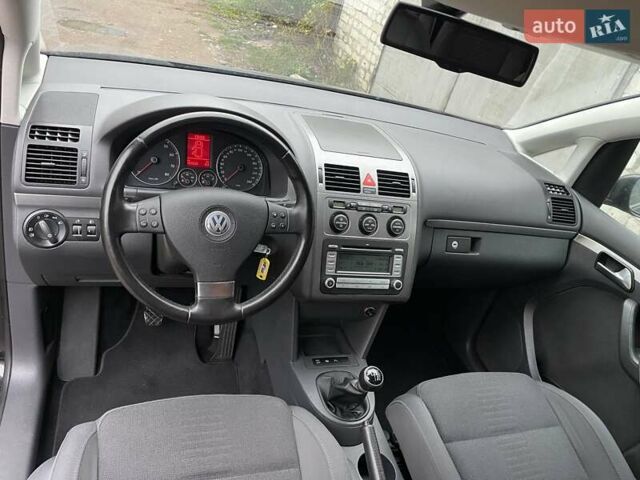 Черный Фольксваген Туран, объемом двигателя 1.4 л и пробегом 194 тыс. км за 6555 $, фото 46 на Automoto.ua
