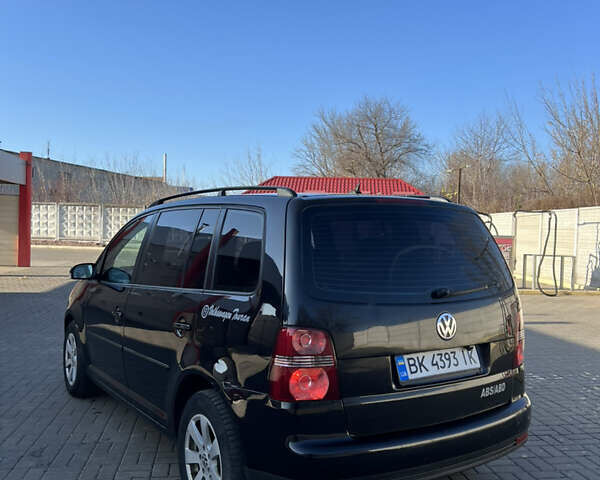 Черный Фольксваген Туран, объемом двигателя 1.9 л и пробегом 353 тыс. км за 6699 $, фото 8 на Automoto.ua