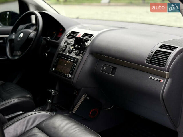 Чорний Фольксваген Туран, об'ємом двигуна 1.97 л та пробігом 279 тис. км за 8800 $, фото 33 на Automoto.ua