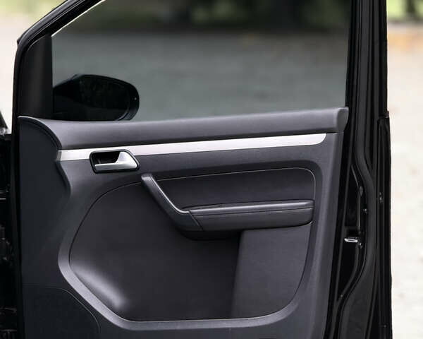 Чорний Фольксваген Туран, об'ємом двигуна 1.97 л та пробігом 279 тис. км за 8800 $, фото 45 на Automoto.ua