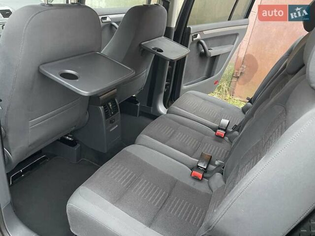 Черный Фольксваген Туран, объемом двигателя 1.4 л и пробегом 194 тыс. км за 6555 $, фото 121 на Automoto.ua