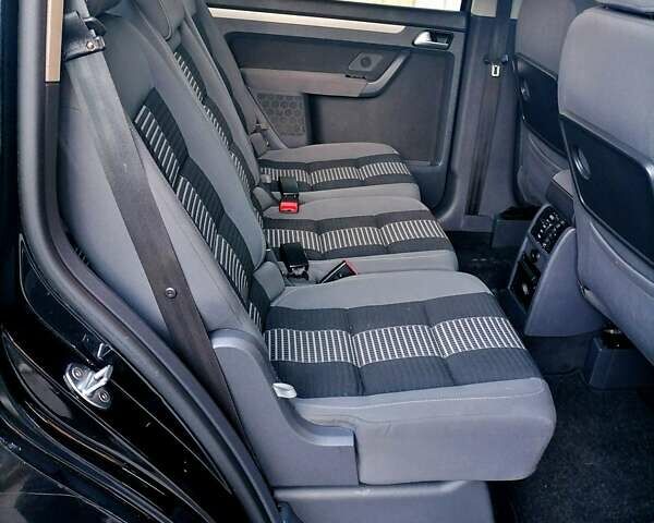 Черный Фольксваген Туран, объемом двигателя 1.4 л и пробегом 193 тыс. км за 6600 $, фото 8 на Automoto.ua