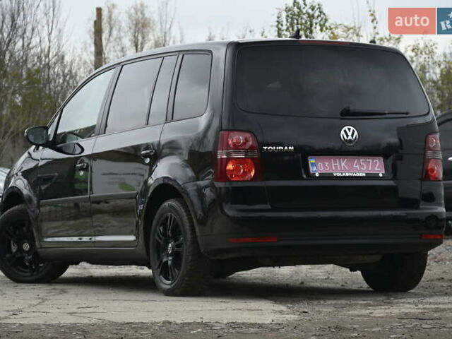 Черный Фольксваген Туран, объемом двигателя 1.6 л и пробегом 152 тыс. км за 7600 $, фото 7 на Automoto.ua