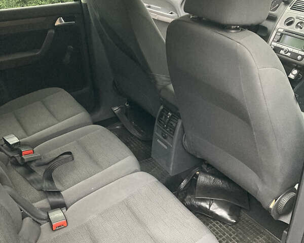 Чорний Фольксваген Туран, об'ємом двигуна 1.39 л та пробігом 195 тис. км за 7100 $, фото 10 на Automoto.ua