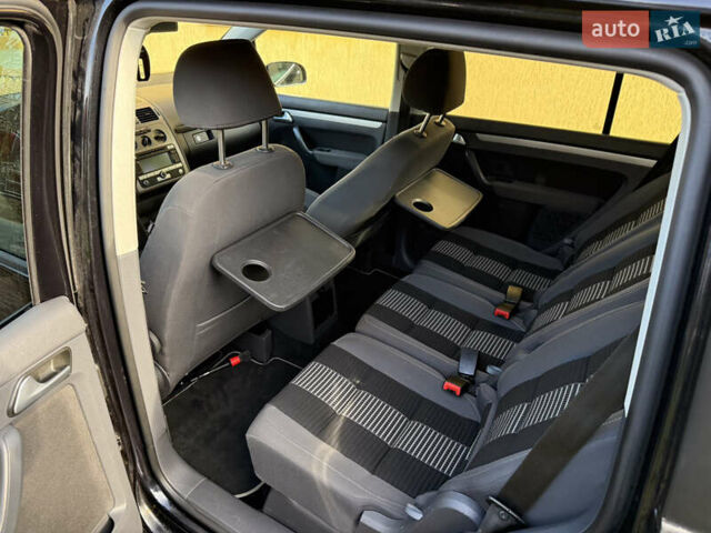 Чорний Фольксваген Туран, об'ємом двигуна 1.4 л та пробігом 148 тис. км за 5999 $, фото 39 на Automoto.ua