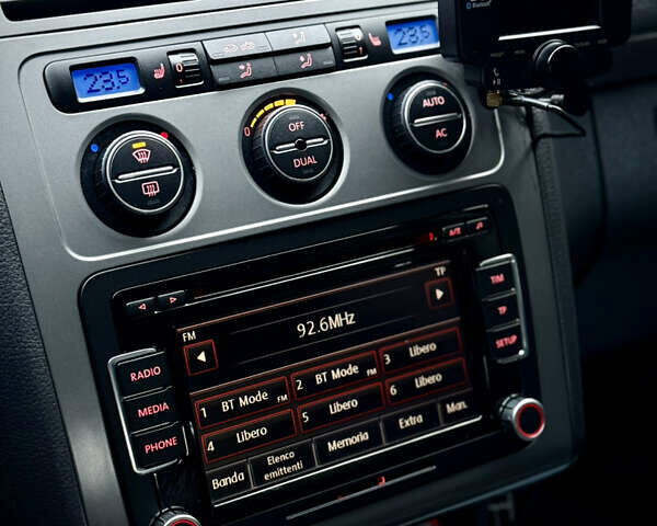 Чорний Фольксваген Туран, об'ємом двигуна 1.97 л та пробігом 279 тис. км за 8800 $, фото 11 на Automoto.ua