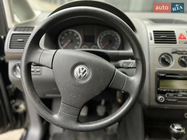 Черный Фольксваген Туран, объемом двигателя 1.6 л и пробегом 180 тыс. км за 8200 $, фото 33 на Automoto.ua