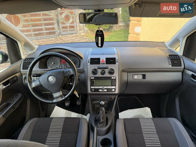 Чорний Фольксваген Туран, об'ємом двигуна 1.4 л та пробігом 148 тис. км за 5999 $, фото 51 на Automoto.ua