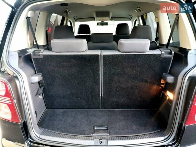 Черный Фольксваген Туран, объемом двигателя 1.4 л и пробегом 193 тыс. км за 6600 $, фото 11 на Automoto.ua