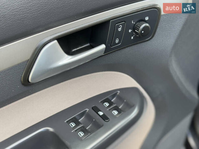 Чорний Фольксваген Туран, об'ємом двигуна 1.4 л та пробігом 220 тис. км за 8350 $, фото 43 на Automoto.ua