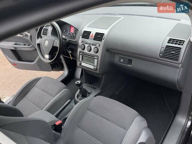 Черный Фольксваген Туран, объемом двигателя 1.4 л и пробегом 194 тыс. км за 6555 $, фото 214 на Automoto.ua