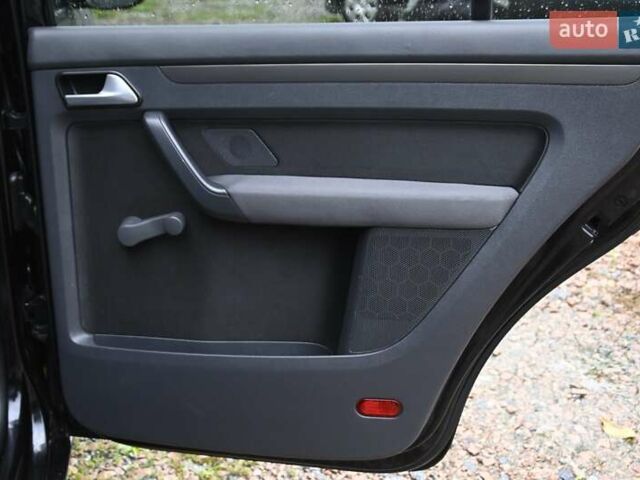 Черный Фольксваген Туран, объемом двигателя 1.6 л и пробегом 152 тыс. км за 7600 $, фото 22 на Automoto.ua