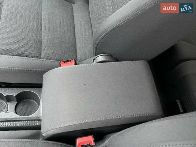 Черный Фольксваген Туран, объемом двигателя 1.4 л и пробегом 194 тыс. км за 6555 $, фото 56 на Automoto.ua