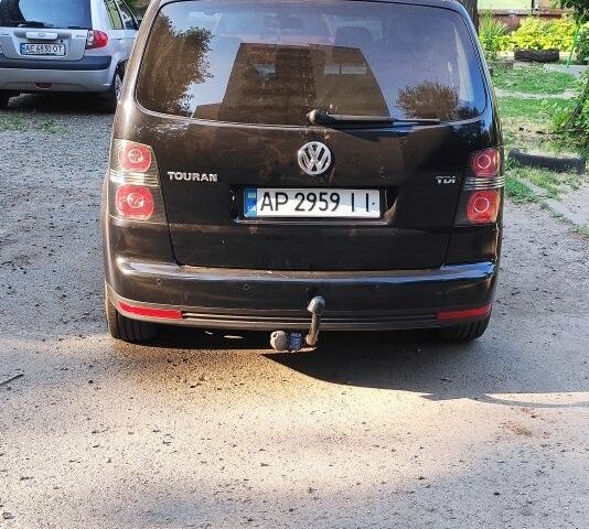 Черный Фольксваген Туран, объемом двигателя 1.9 л и пробегом 275 тыс. км за 8000 $, фото 3 на Automoto.ua