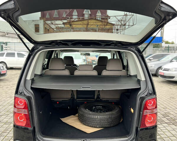 Черный Фольксваген Туран, объемом двигателя 1.4 л и пробегом 195 тыс. км за 7600 $, фото 7 на Automoto.ua