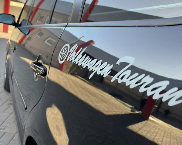 Черный Фольксваген Туран, объемом двигателя 1.9 л и пробегом 353 тыс. км за 6699 $, фото 22 на Automoto.ua