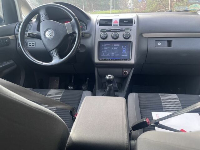 Черный Фольксваген Туран, объемом двигателя 0 л и пробегом 354 тыс. км за 3750 $, фото 4 на Automoto.ua