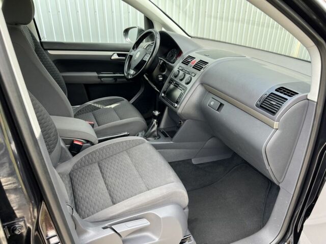 Черный Фольксваген Туран, объемом двигателя 1.4 л и пробегом 203 тыс. км за 6550 $, фото 16 на Automoto.ua