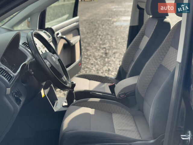 Чорний Фольксваген Туран, об'ємом двигуна 1.4 л та пробігом 220 тис. км за 8350 $, фото 24 на Automoto.ua