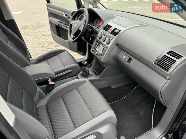 Чорний Фольксваген Туран, об'ємом двигуна 1.6 л та пробігом 147 тис. км за 8400 $, фото 37 на Automoto.ua