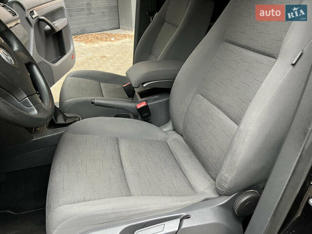 Черный Фольксваген Туран, объемом двигателя 1.6 л и пробегом 180 тыс. км за 8200 $, фото 40 на Automoto.ua