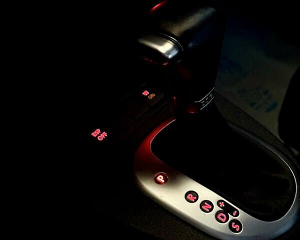 Чорний Фольксваген Туран, об'ємом двигуна 1.97 л та пробігом 279 тис. км за 8800 $, фото 10 на Automoto.ua