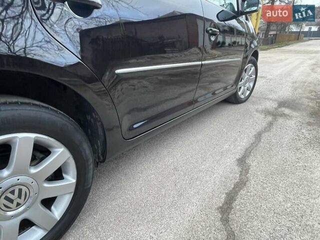 Черный Фольксваген Туран, объемом двигателя 1.4 л и пробегом 194 тыс. км за 6555 $, фото 193 на Automoto.ua