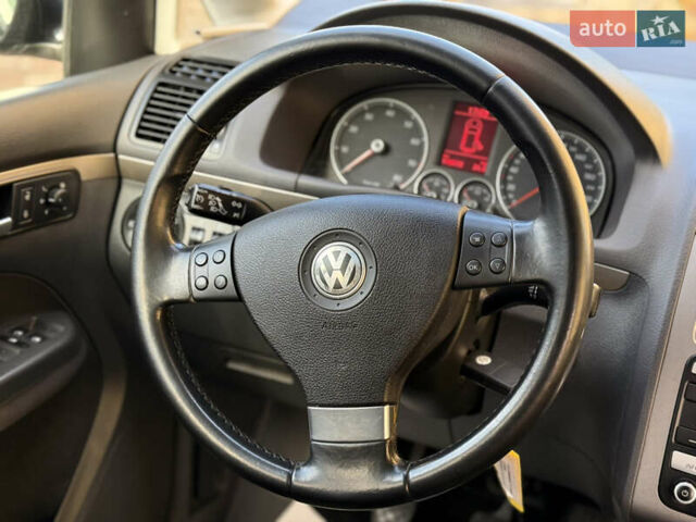 Чорний Фольксваген Туран, об'ємом двигуна 1.4 л та пробігом 148 тис. км за 5999 $, фото 55 на Automoto.ua