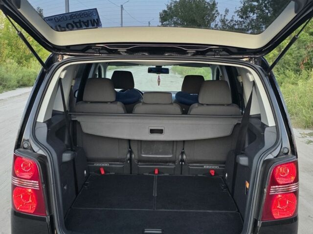 Черный Фольксваген Туран, объемом двигателя 1.4 л и пробегом 200 тыс. км за 6900 $, фото 21 на Automoto.ua