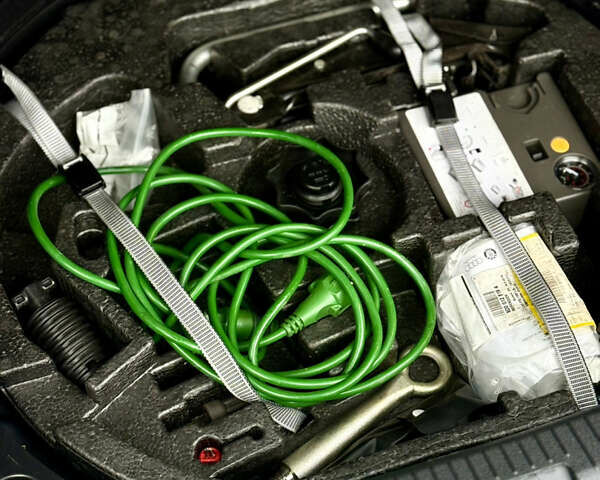 Чорний Фольксваген Туран, об'ємом двигуна 1.97 л та пробігом 279 тис. км за 8800 $, фото 30 на Automoto.ua