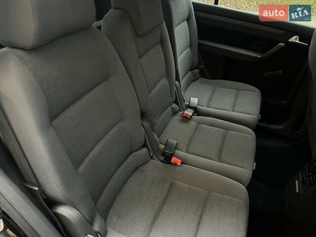 Черный Фольксваген Туран, объемом двигателя 1.6 л и пробегом 180 тыс. км за 8200 $, фото 45 на Automoto.ua