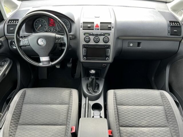 Черный Фольксваген Туран, объемом двигателя 1.4 л и пробегом 203 тыс. км за 6550 $, фото 12 на Automoto.ua