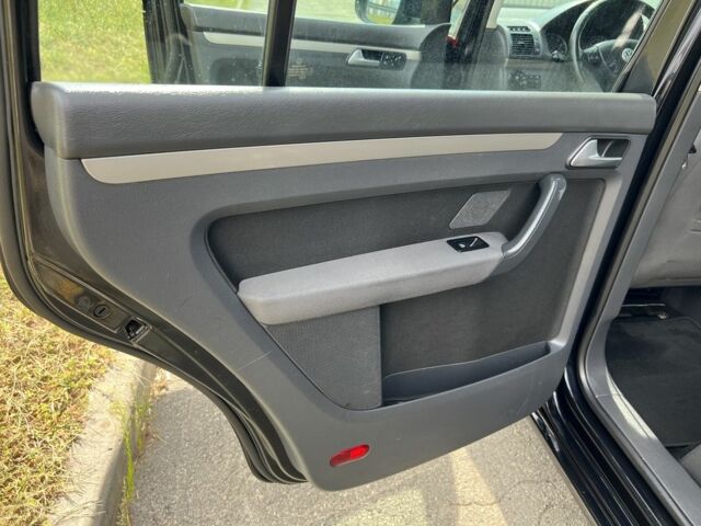 Черный Фольксваген Туран, объемом двигателя 1.4 л и пробегом 203 тыс. км за 6550 $, фото 13 на Automoto.ua