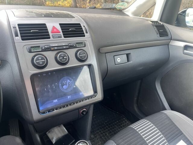 Черный Фольксваген Туран, объемом двигателя 0 л и пробегом 354 тыс. км за 3750 $, фото 8 на Automoto.ua