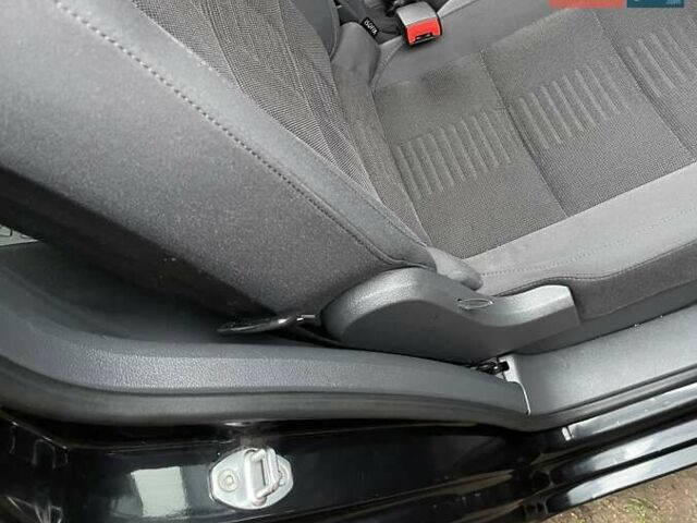 Черный Фольксваген Туран, объемом двигателя 1.4 л и пробегом 194 тыс. км за 6555 $, фото 136 на Automoto.ua