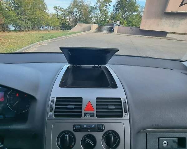 Чорний Фольксваген Туран, об'ємом двигуна 1.39 л та пробігом 170 тис. км за 7500 $, фото 2 на Automoto.ua