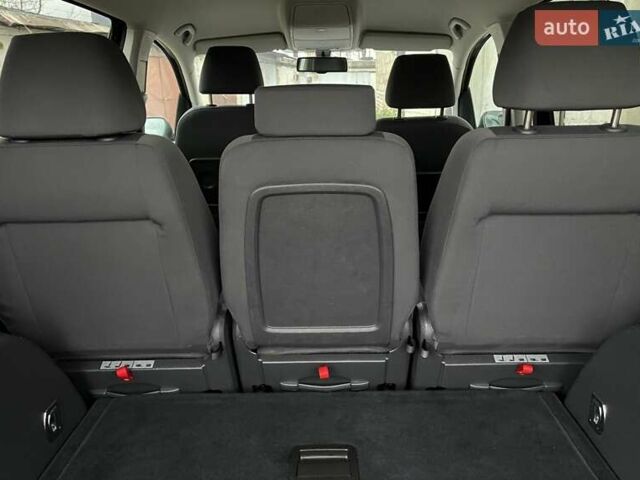 Черный Фольксваген Туран, объемом двигателя 1.4 л и пробегом 194 тыс. км за 6555 $, фото 196 на Automoto.ua